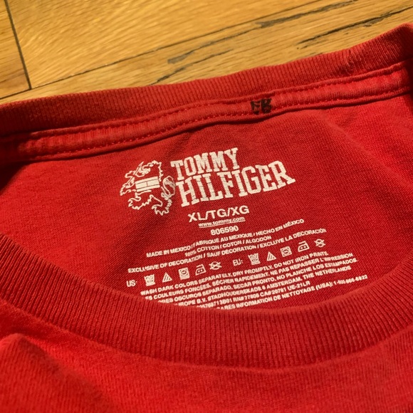 Vintage Tommy Hilfiger TEE - Picture 2 of 2